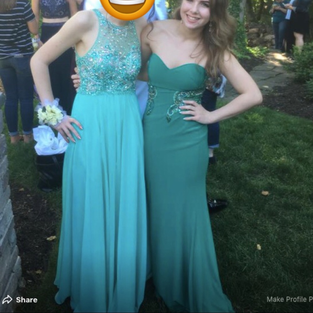 Emerald green sweetheart neck beaded prom dress